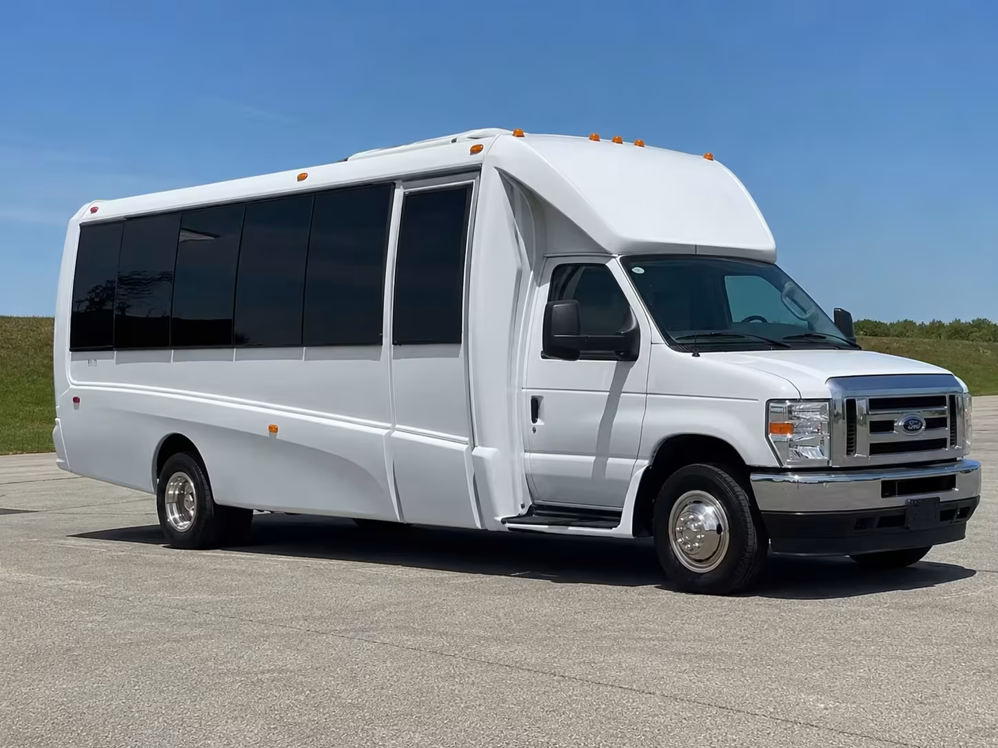 little rock prom party bus rentals to robinson center